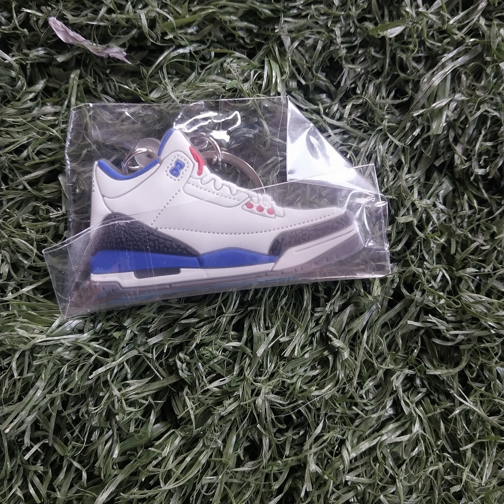 True blue 3 keychain